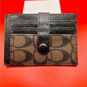 NWOT High Fashion Black and Tan Signature Double Sided Card Holder Snap Closure